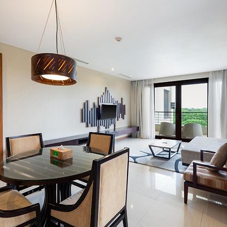 Vouk Hotel And Suites נוסא דואה מראה חיצוני תמונה